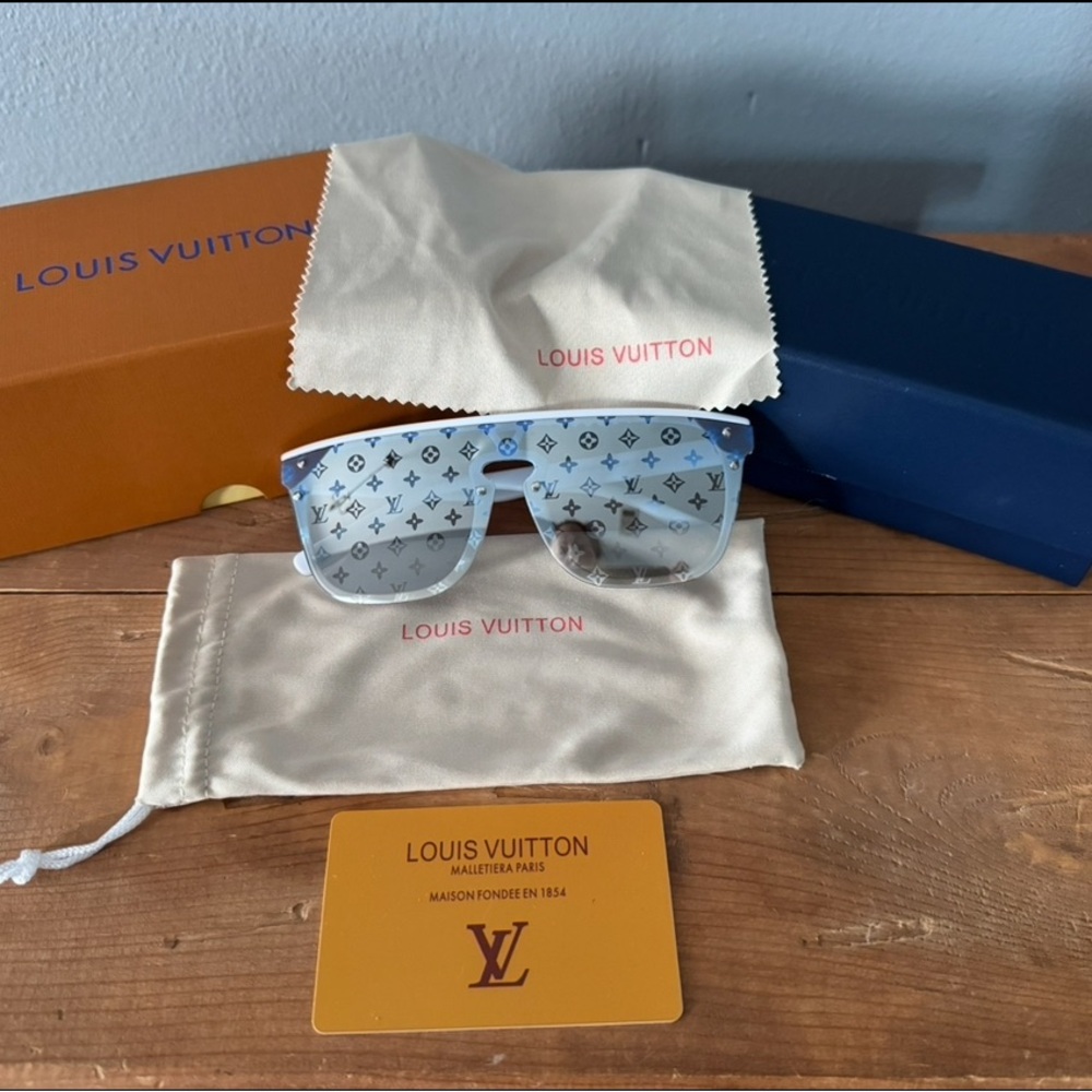 LV White/Blue Mirrored Monogram Sunglasses